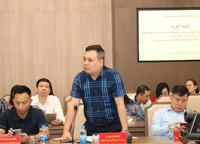 Đại diện cơ quan báo chí Trung ương thường trú tại tỉnh Lào Cai phát biểu tham luận.