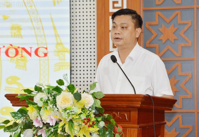 Lãnh đạo UBND phường tiếp thu, trả lời ý kiến đại biểu.