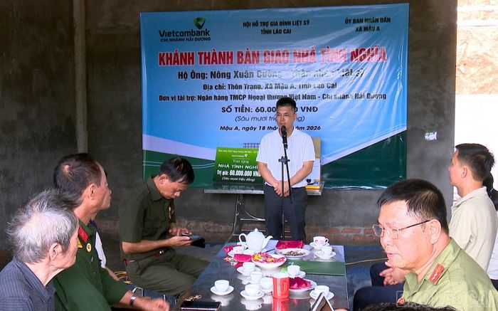 Ngân hàng Thương mại cổ phần Ngoại thương Việt Nam (Vietcombank) - Chi nhánh Hải Dương phát biểu tại lễ bàn giao nhà.