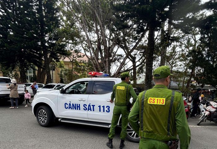 Cảnh sát 113 tham gia bảo vệ ANTT tại BVĐK tỉnh Lâm Đồng.