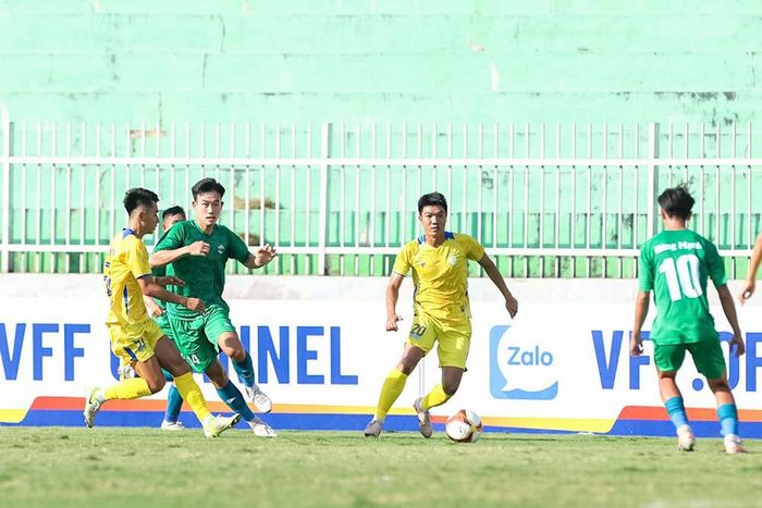 Trận đấu tranh tấm vé cuối cùng lên hạng Nhất giữa Lâm Đồng và Trường Giang Gia Định chiều 16/6