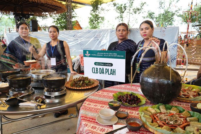 Phần thi ẩm thực với các món ăn truyền thống dân tộc