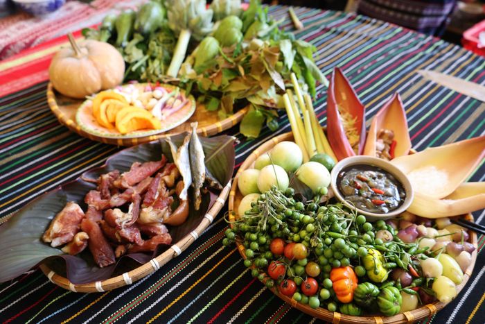 Các món ăn truyền thống được chế biến từ những nguyên liệu có sẵn tại địa phương