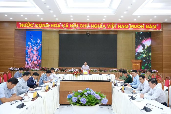 Đồng chí Lê Trọng Yên, Ủy viên Ban Thường vụ Tỉnh ủy, Phó Chủ tịch Thường trực UBND tỉnh chủ trì buổi làm việc