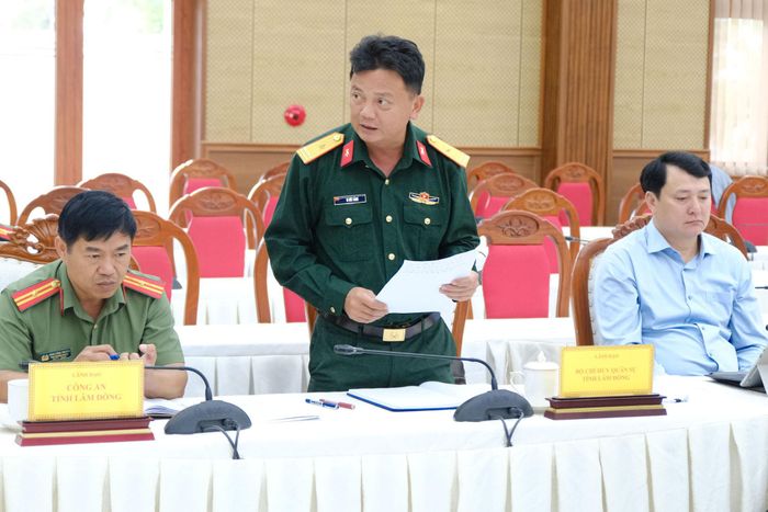 Đại diện lãnh đạo Bộ Chỉ huy Quân sự tỉnh Lâm Đồng phát biểu tại buổi làm việc
