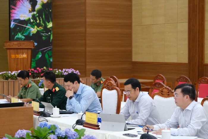 Đại diện lãnh đạo các sở, ngành, đơn vị tham dự buổi làm việc