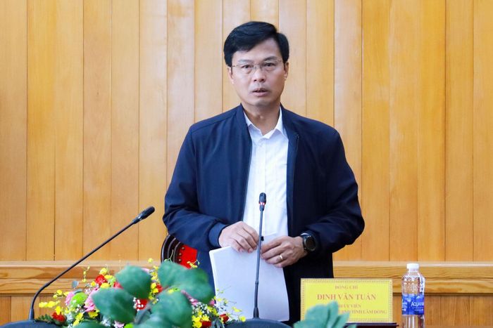 Đồng chí Đinh Văn Tuấn, Phó Chủ tịch UBND tỉnh Lâm Đồng phát biểu kết luận cuộc họp