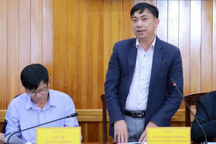 Lãnh đạo Báo và Phát thanh, Truyền hình Lâm Đồng báo cáo về công tác tuyên truyền