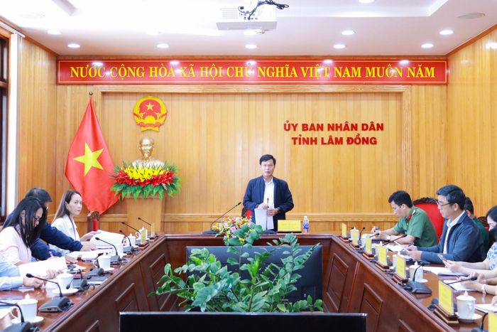 Quang cảnh cuộc họp