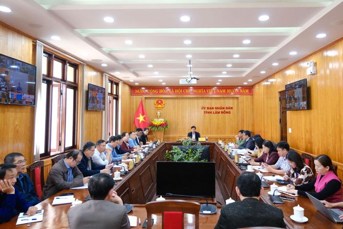 Quang cảnh buổi làm việc