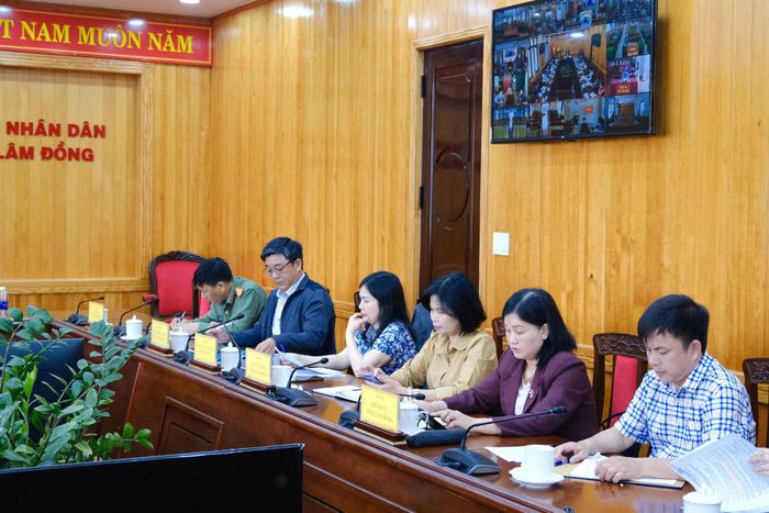 Lãnh đạo các sở, ngành, đơn vị tham dự buổi làm việc
