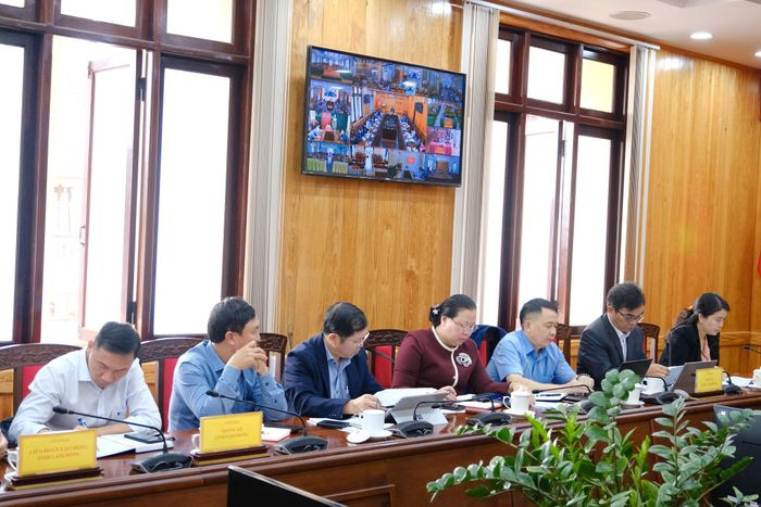Lãnh đạo các sở, ngành, đơn vị tham dự buổi làm việc