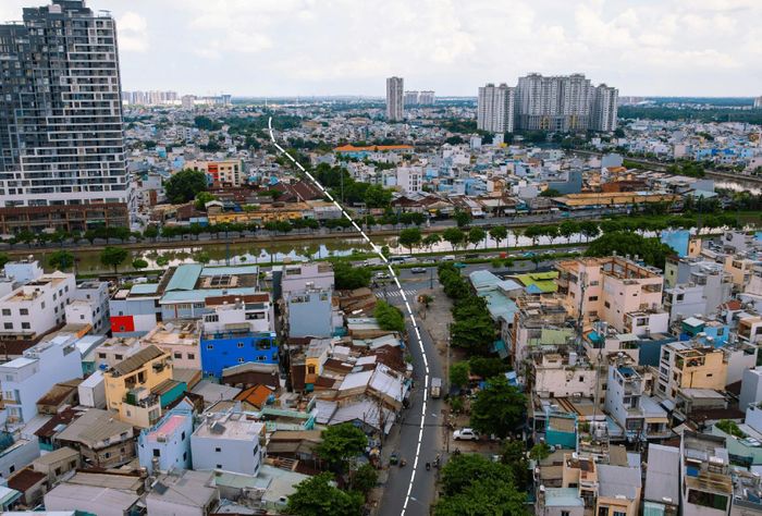 Khu vực xây dựng cầu đường Bình Tiên. Ảnh: BÙI QUỐC HOÀNG
