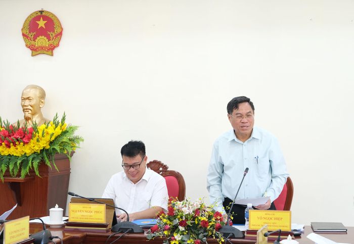 Tỉnh ủy viên, Phó Chủ tịch UBND tỉnh Võ Ngọc Hiệp nêu ý kiến chỉ đạo về nguồn vốn tại buổi làm việc