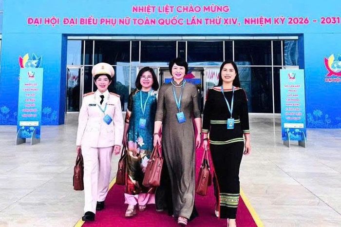 Phó Bí thư Tỉnh ủy, Chủ tịch Ủy ban MTTQ Việt Nam tỉnh Phạm Thị Phúc cùng tham gia đoàn đại biểu dự Đại hội