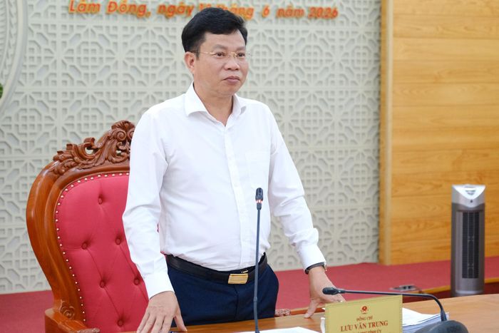 Đồng chí Lưu Văn Trung, Phó Bí thư Tỉnh ủy, Chủ tịch HĐND tỉnh phát biểu kết luận tại phiên họp