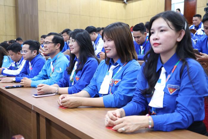 300 đại biểu chính thức đại diện cho đông đảo hội viên, thanh niên trong toàn tỉnh tham dự đại hội