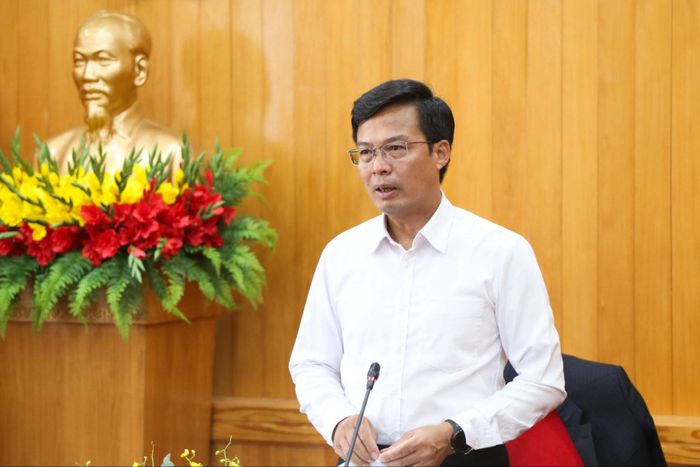 Tỉnh ủy viên, Phó Chủ tịch UBND tỉnh Đinh Văn Tuấn yêu cầu các chủ đầu tư vào cuộc quyết tâm, quyết liệt đẩy nhanh tiến độ giải ngân các dự án