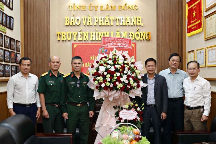 Xí nghiệp Bản đồ Đà Lạt - Cục Tác chiến, Bộ Tổng Tham mưu thăm, chúc mừng Báo và PTTH Lâm Đồng