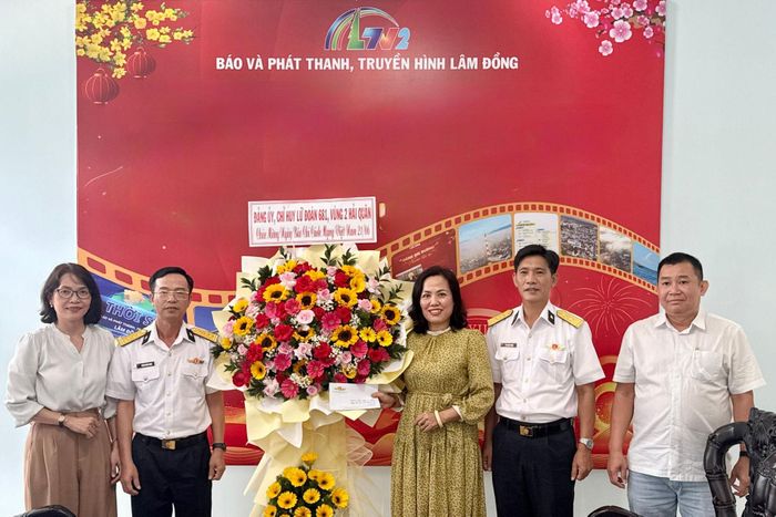 Lữ đoàn 681 - Vùng 2 Hải quân thăm, chúc mừng Báo và PTTH Lâm Đồng nhân kỷ niệm Ngày Báo chí Cách mạng Việt Nam