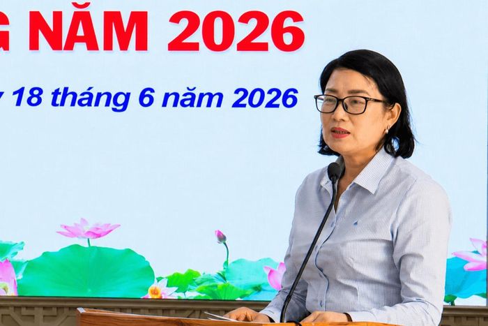 Đồng chí Lê Thị Hải Duyên, Tỉnh ủy viên, Phó Bí thư Đảng ủy Các cơ quan Đảng tỉnh Lâm Đồng phát biểu tại lễ bế giảng