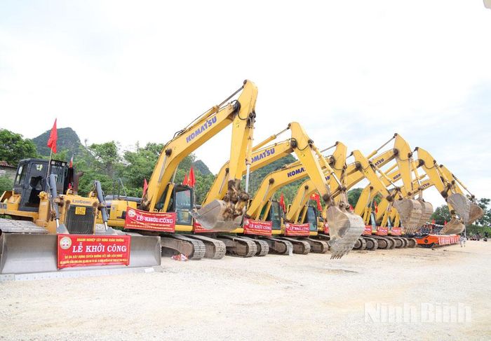 Các thiết bị máy móc sẵn sàng thi công dự án.