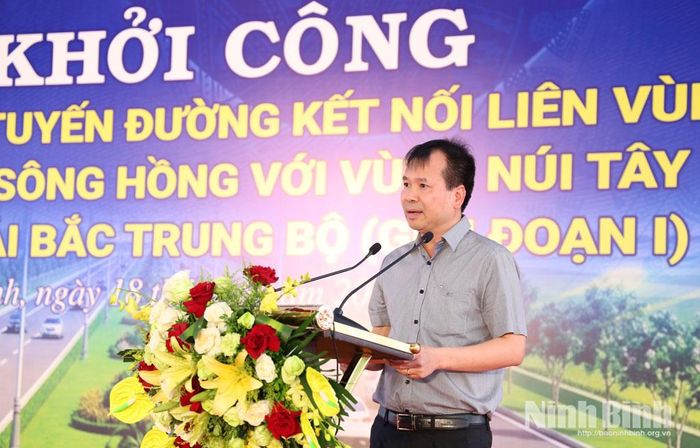 Đại diện Doanh nghiệp xây dựng tư nhân Xuân Trường (đơn vị thi công dự án) phát biểu tại buổi lễ.