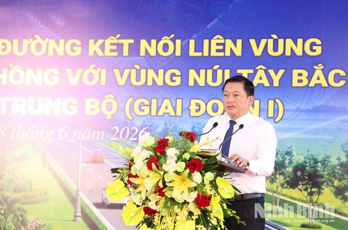 Đồng chí Nguyễn Cao Sơn, Tỉnh ủy viên, Phó Chủ tịch UBND tỉnh phát biểu tại lễ khởi công.