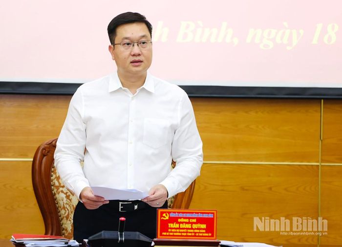 Đồng chí Trần Đăng Quỳnh, Ủy viên dự khuyết Trung ương Đảng, Phó Bí thư Thường trực Tỉnh ủy, Bí thư Đảng ủy các cơ quan Đảng tỉnh phát biểu kết luận hội nghị.