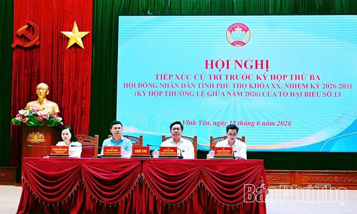 Đồng chí Chủ tịch UBND tỉnh Trần Duy Đông cùng các ông, bà thuộc Tổ đại biểu số 13, HĐND tỉnh khóa XX, nhiệm kỳ 2026 – 2031 chủ trì buổi tiếp xúc cử tri.