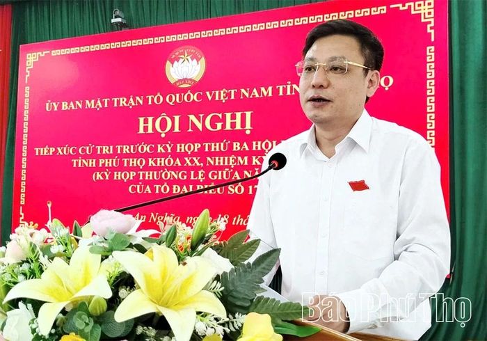 Đồng chí Hoàng Xuân Giao - Tỉnh ủy viên, Phó Chủ tịch Ủy ban MTTQ tỉnh, Chủ tịch Hội Nông dân tỉnh thông tin tới cử tri một số nội dung dự kiến triển khai tại Kỳ họp thứ Ba, HĐND tỉnh khóa XX.