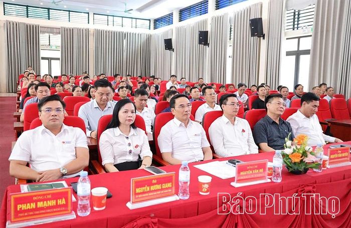 Các đại biểu tham dự hội nghị.