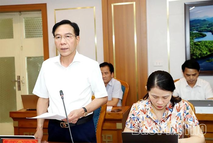 Giám đốc Sở Y tế Lê Hồng Trung trình bày các phương án đề xuất về mức hỗ trợ đối với lực lượng y tế, dân số tại cơ sở.