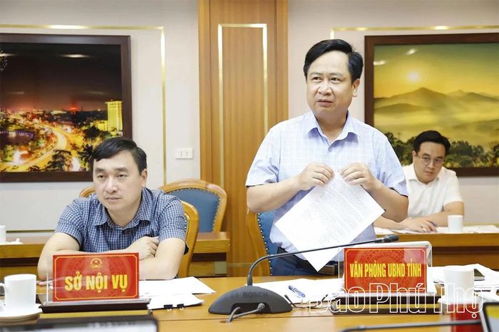 Đại diện lãnh đạo Văn phòng UBND tỉnh phát biểu về công tác phối hợp, điều hành tiến độ xây dựng các tờ trình.
