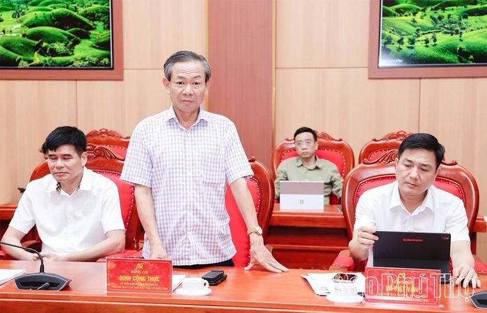 Đồng chí Đinh Công Thực - Ủy viên Ban Thường vụ Tỉnh ủy, Phó Chủ tịch Thường trực Ủy ban MTTQ tỉnh phát biểu tại hội nghị.