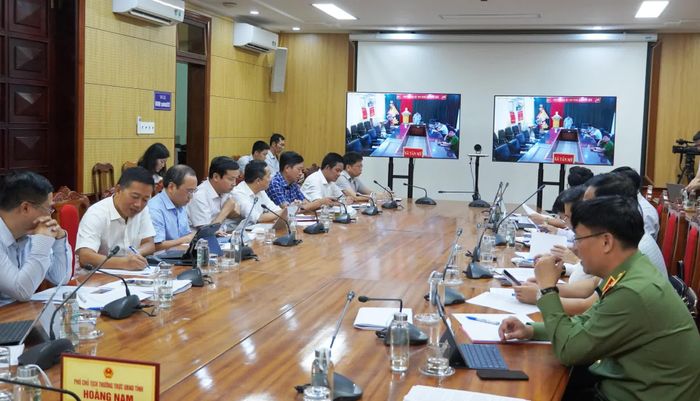 Cuộc họp được kết nối trực tuyến đến điểm cầu các xã, phường, đặc khu trên địa bàn tỉnh - Ảnh: X.P