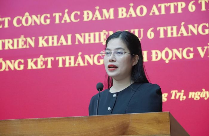 Đại diện lãnh đạo UBND xã Tân Lập nêu một số khó khăn trong công tác quản lý an toàn thực phẩm trên địa bàn - Ảnh: H.L