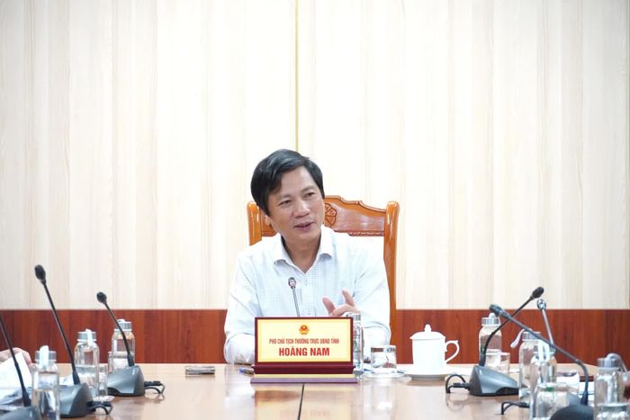Đồng chí Hoàng Nam, Phó Chủ tịch Thường trực UBND tỉnh phát biểu kết luận tại buổi làm việc - Ảnh: H.L