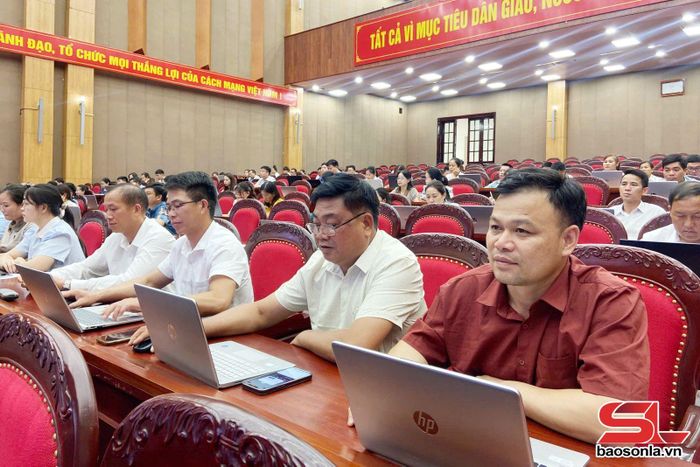 Các đại biểu tham dự lớp tập huấn.