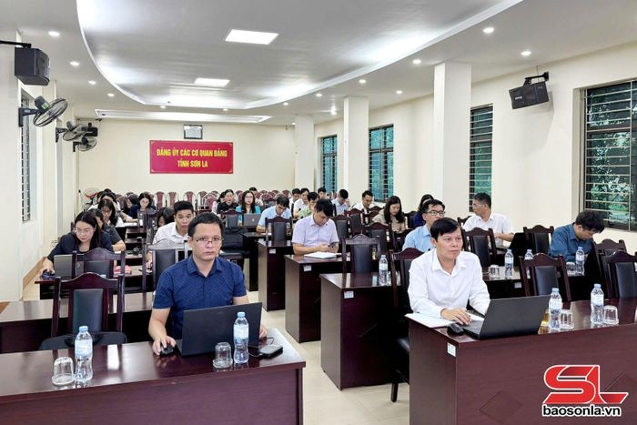 Các đại biểu dự hội nghị tại điểm cầu Đảng ủy các cơ quan Đảng tỉnh.