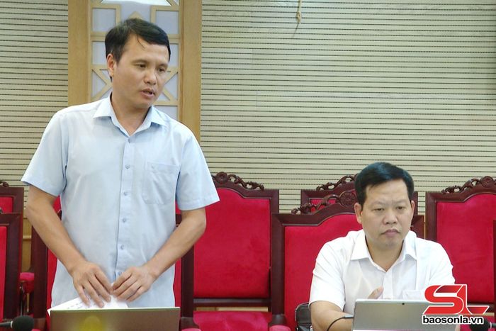 Lãnh đạo xã Quỳnh Nhai phát biểu tại cuộc làm việc.