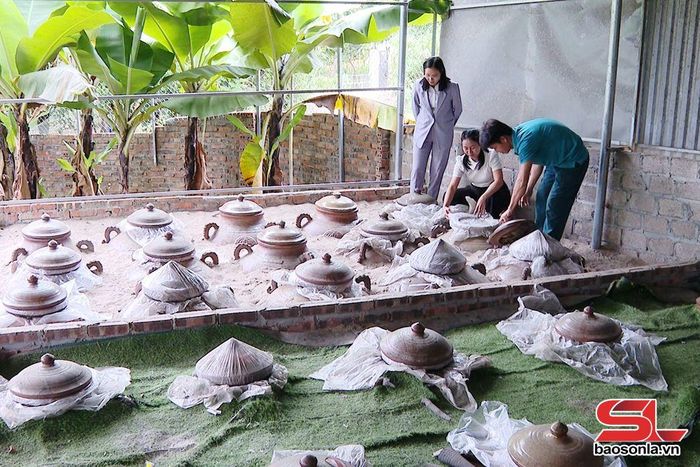 Cơ sở sản xuất rượu men lá Mường Tấc của HTX Tây Bắc Eco.