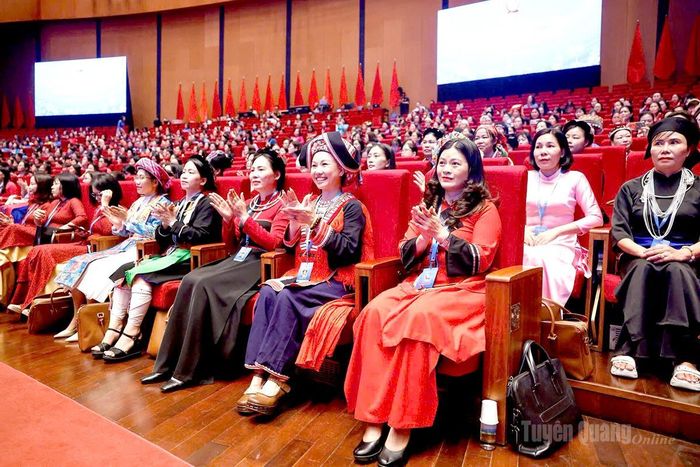 Đoàn đại biểu tỉnh Tuyên Quang dự khai mạc Đại hội.