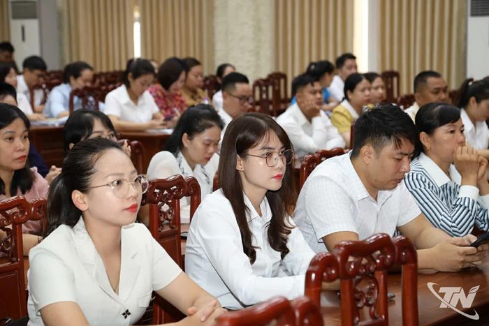 Các thí sinh tham dự kỳ kiểm tra sát hạch.