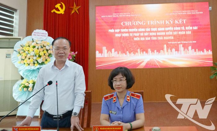 Đồng chí Đỗ Xuân Hòa, Giám đốc Báo và Phát thanh, Truyền hình Thái Nguyên, phát biểu tại chương trình ký kết.