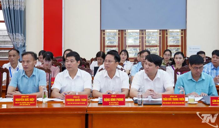 Lãnh đạo các xã dự Hội nghị.