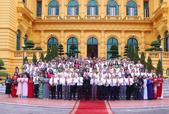 Tổng Bí thư, Chủ tịch nước Tô Lâm với 101 nhà báo tiêu biểu trong cả nước năm 2026. Ảnh: Báo Nhân dân