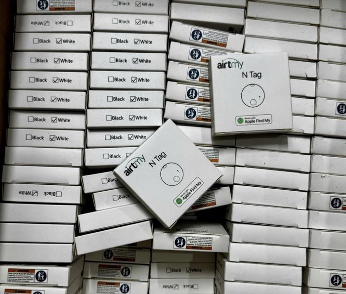 Hàng trục nghìn thiết bị định vị có dấu hiệu giả mạo nhãn hiệu Apple bị lực lượng chức năng phát hiện, tạm giữ.