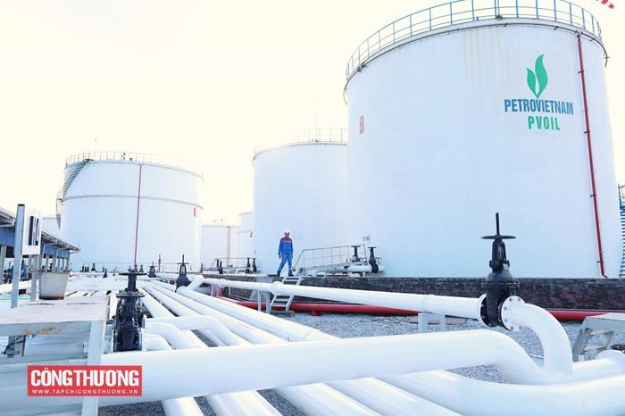 Đến ngày 15/5/2026, doanh nghiệp chính thức triển khai bán đại trà xăng E10 trên toàn hệ thống cửa hàng do PVOIL quản lý và vận hành