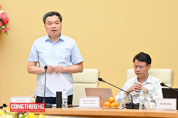 Cục trưởng Cục Công nghiệp Trần Việt Hòa báo cáo tóm tắt quá trình hoàn thiện dự thảo Luật
